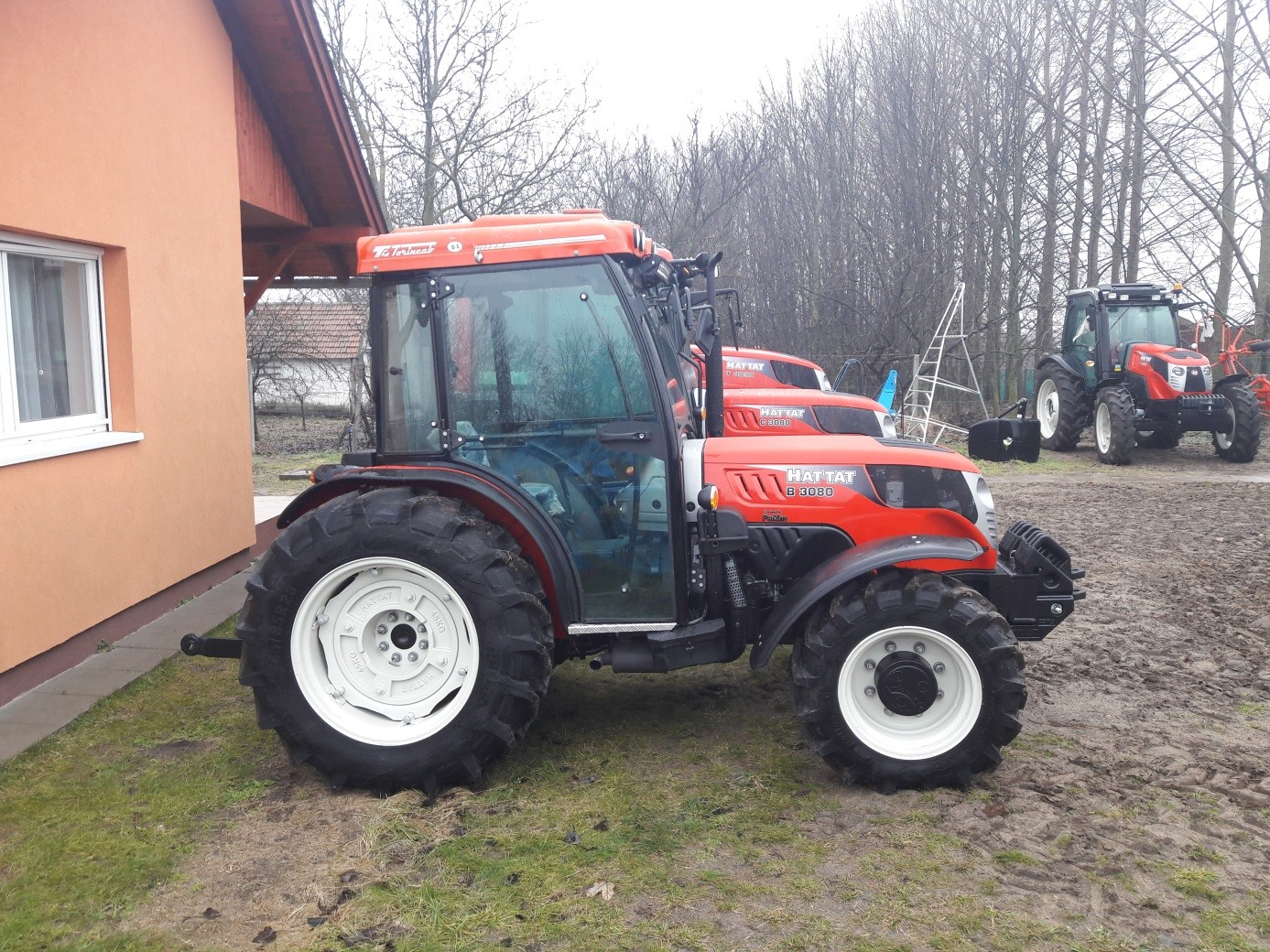 HATTAT traktor B3050 fülkével 1