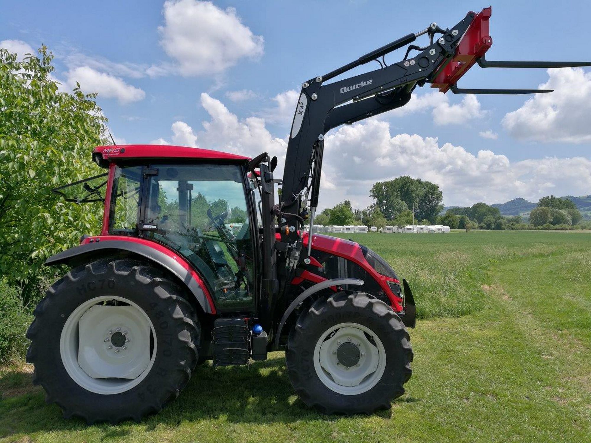 QUICKE X – Traktorra szerelhető homlokrakodó sorozat 1